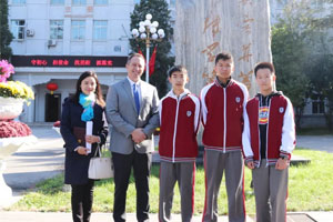 北京市朝陽區北外同文外國語學校師生合影